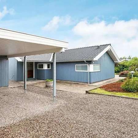 Sleeps 8 Wifi Holiday home *