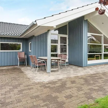 Sleeps 8 Wifi Holiday home *