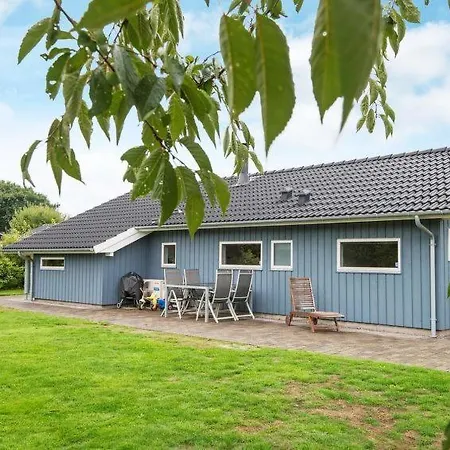 Sleeps 8 Wifi Holiday home *