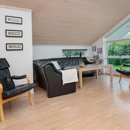 Sleeps 8 Wifi Holiday home