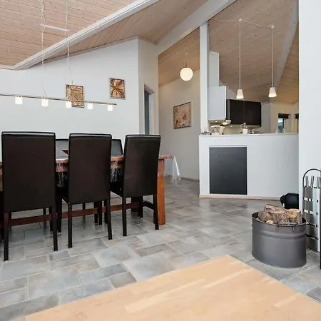 Holiday home Sleeps 8 Wifi
