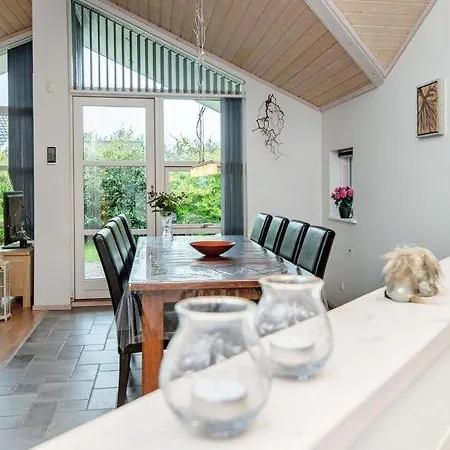 Holiday home Sleeps 8 Wifi